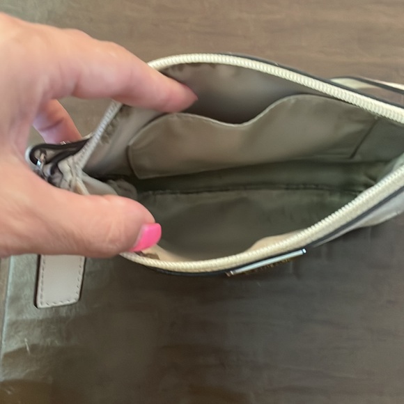 Coach cream leather wristlet - Picture 4 of 4